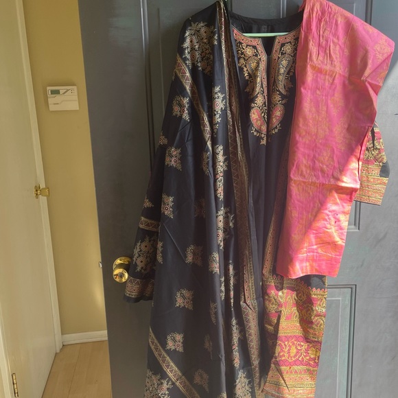 Néw beautiful Pakistani Indian dress - Picture 5 of 5